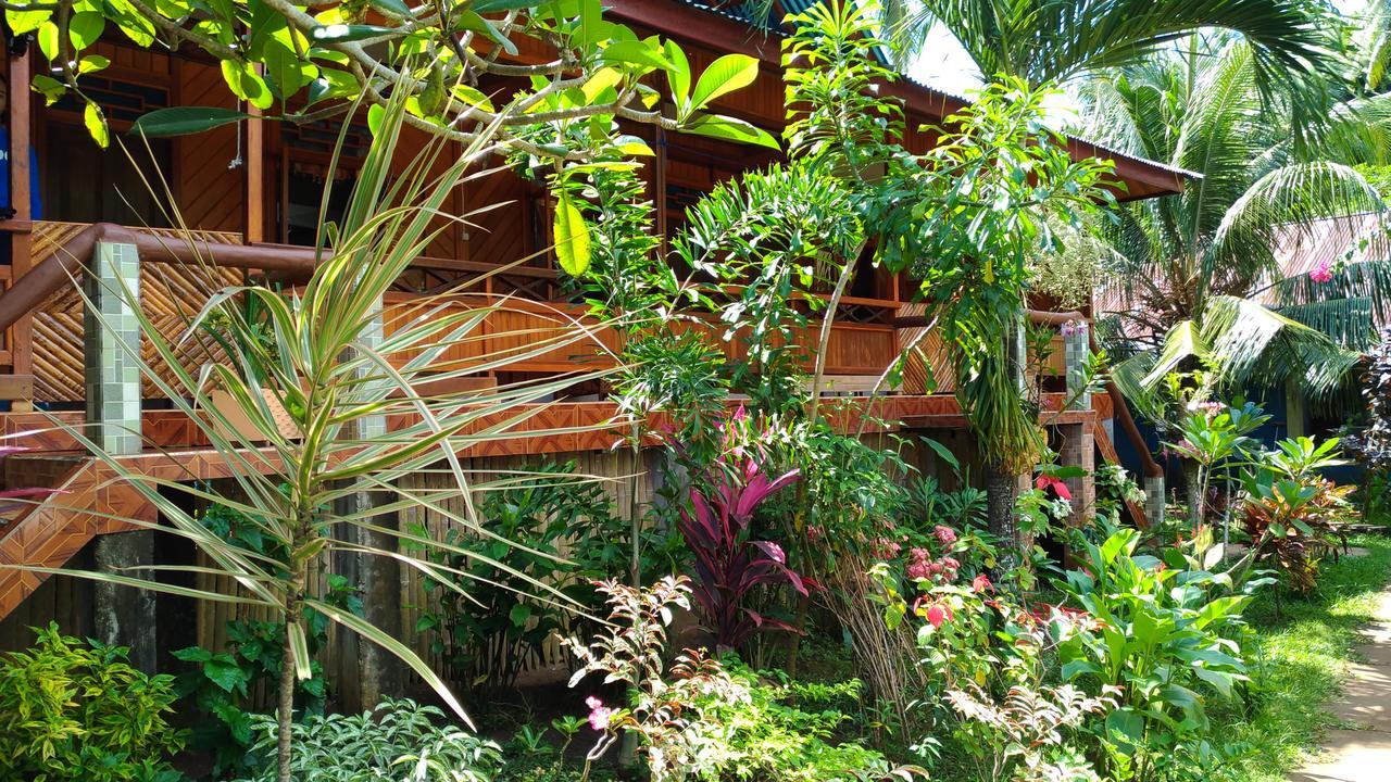 Hotel Panorama Backpackers Bunaken Exteriér fotografie